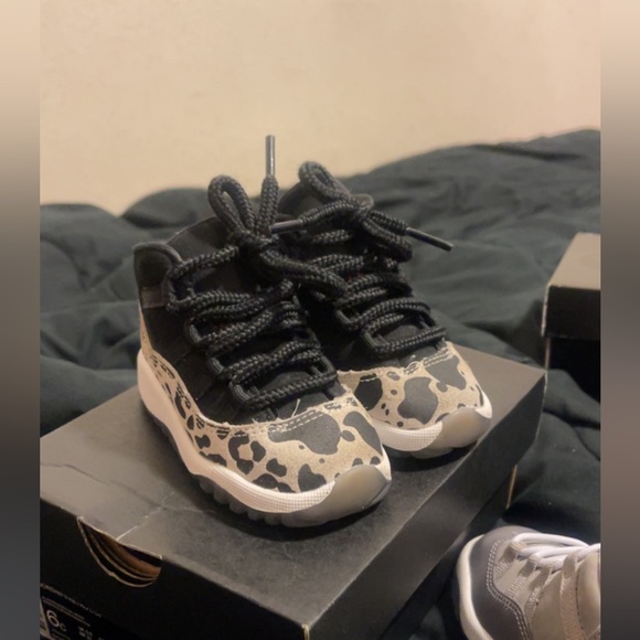 Toddler Jordan Retro 11 - Picture 3 of 4